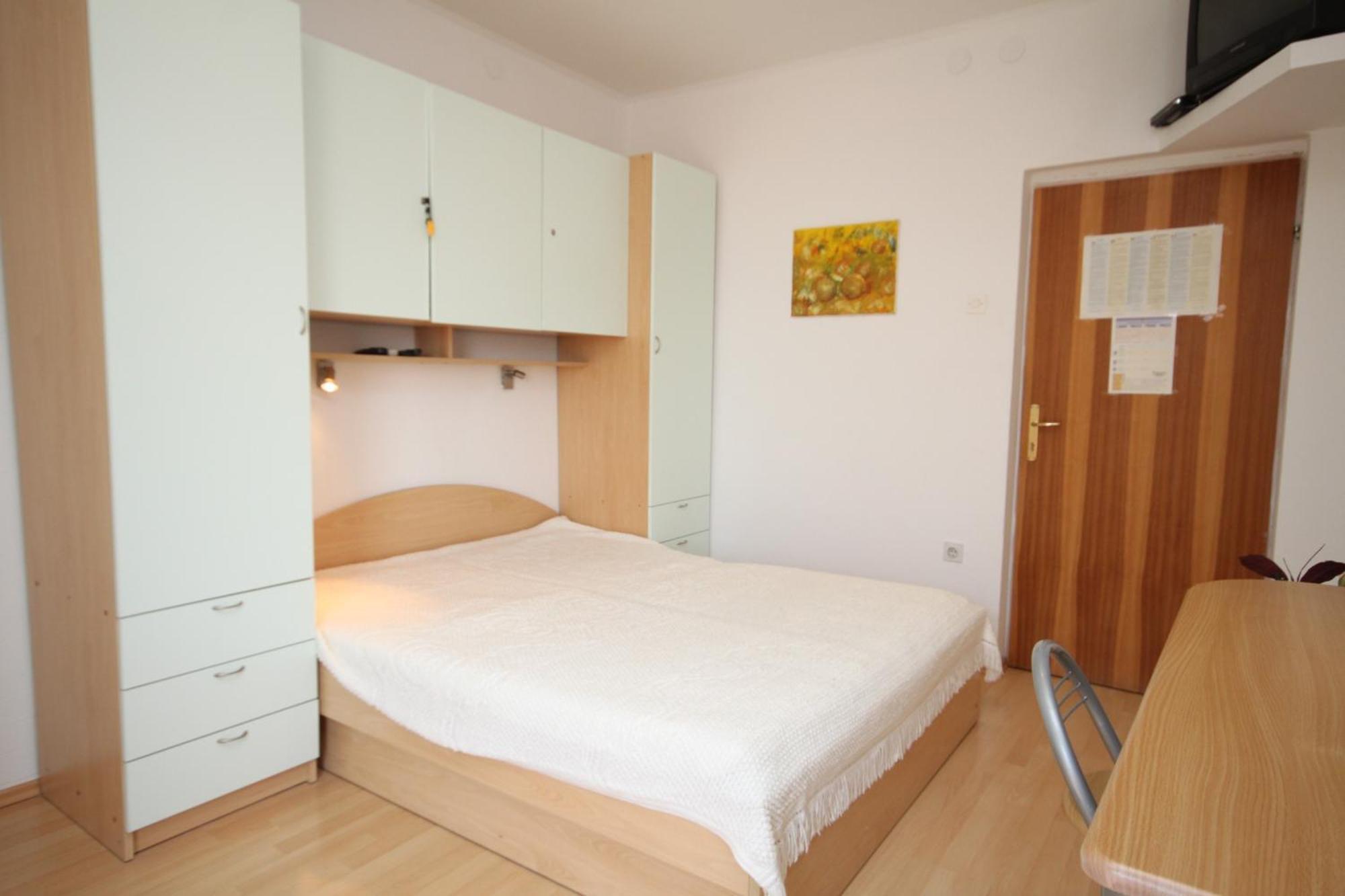 Apartments With A Parking Space Makarska - 6693 Bilik gambar