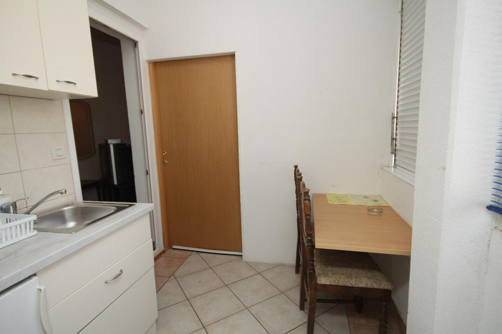 Apartments With A Parking Space Makarska - 6693 Bilik gambar